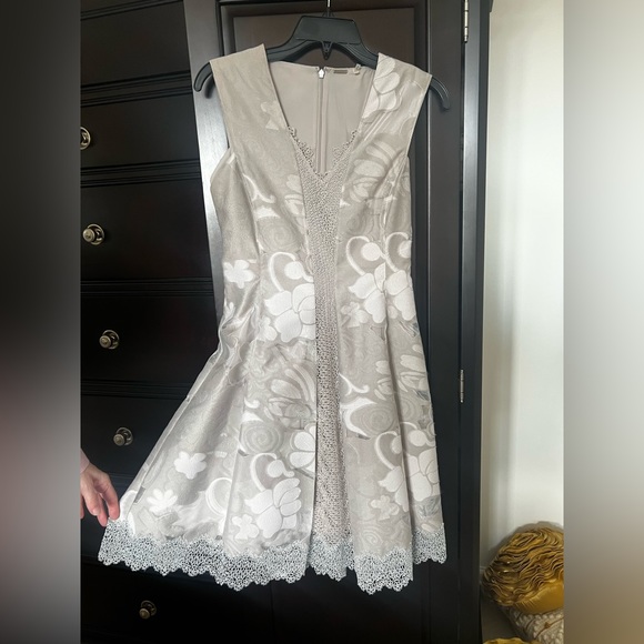 Elie Tahari gray and silver cocktail dress - Picture 4 of 6